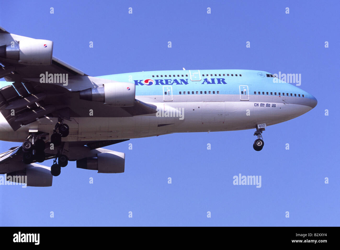 Korean airlines boeing 747 hi-res stock photography and images - Alamy