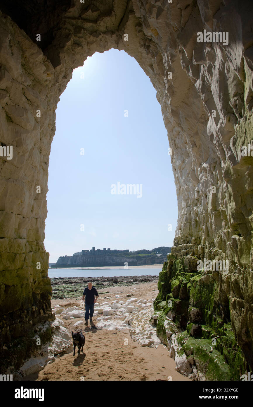 Natural chalk arch formed in the cliffs at Kingsgate Bay in Kent Stock Photo Alamy