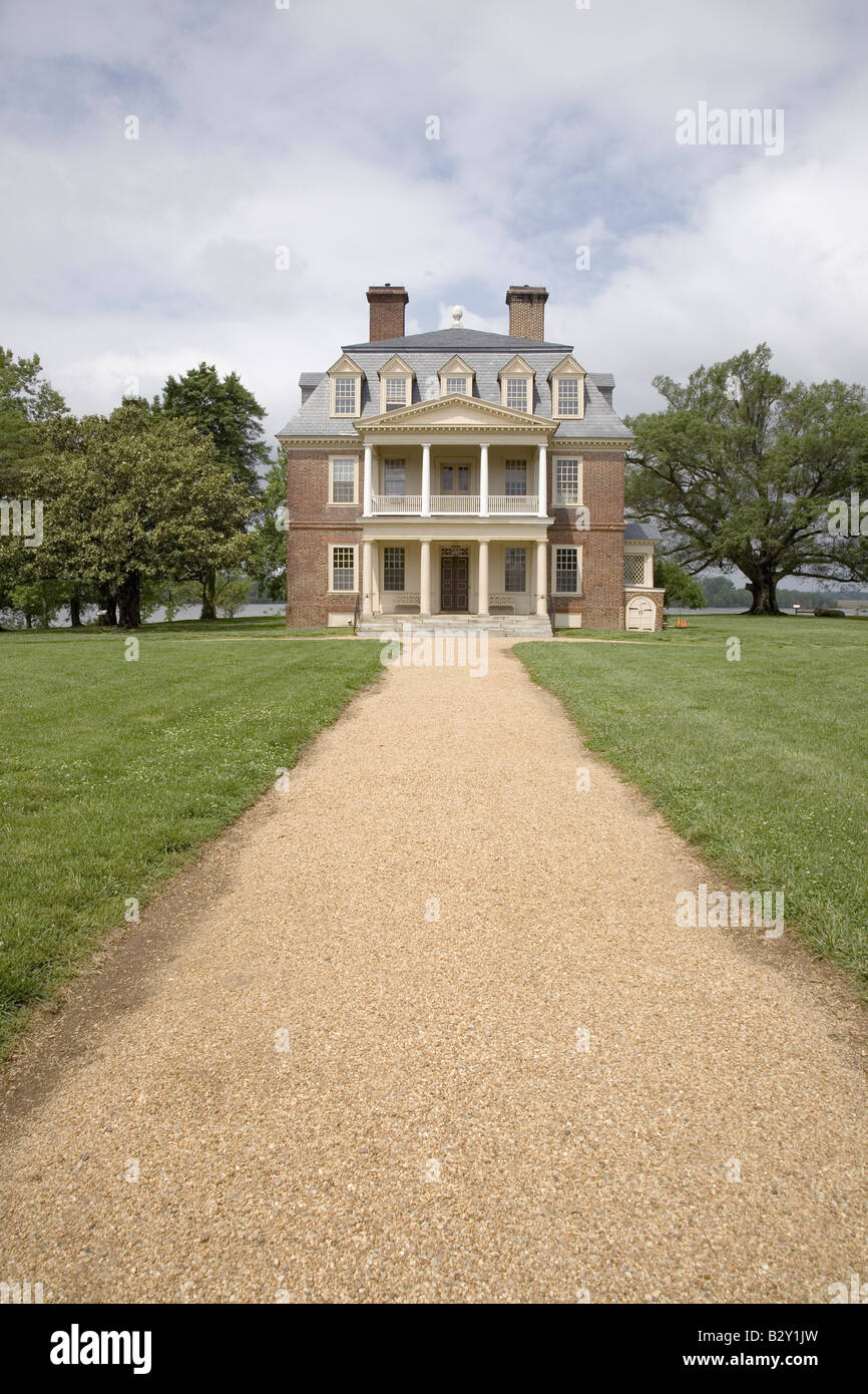 Pathway to Shirley Plantation Great House on the James River, VA's First Plantation founded in 1613 Stock Photo