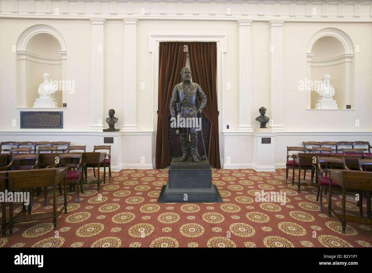 The bronze General Robert E. Lee by Rudulph Evans in the Old Hall of