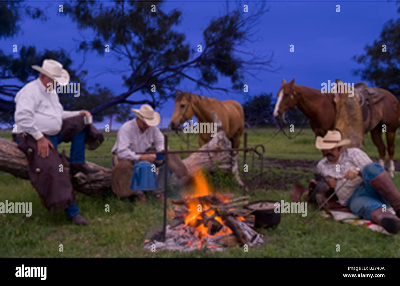 https://c8.alamy.com/comp/B2Y40A/the-life-of-a-cowboy-in-the-west-usa-with-night-campfire-with-horses-B2Y40A.jpg