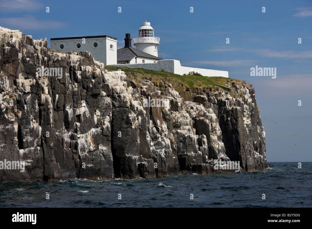 Lighthouse on the Inner Farne Island in the Farne Islands off the  Northumberland coast in North East England Stock Photo - Alamy