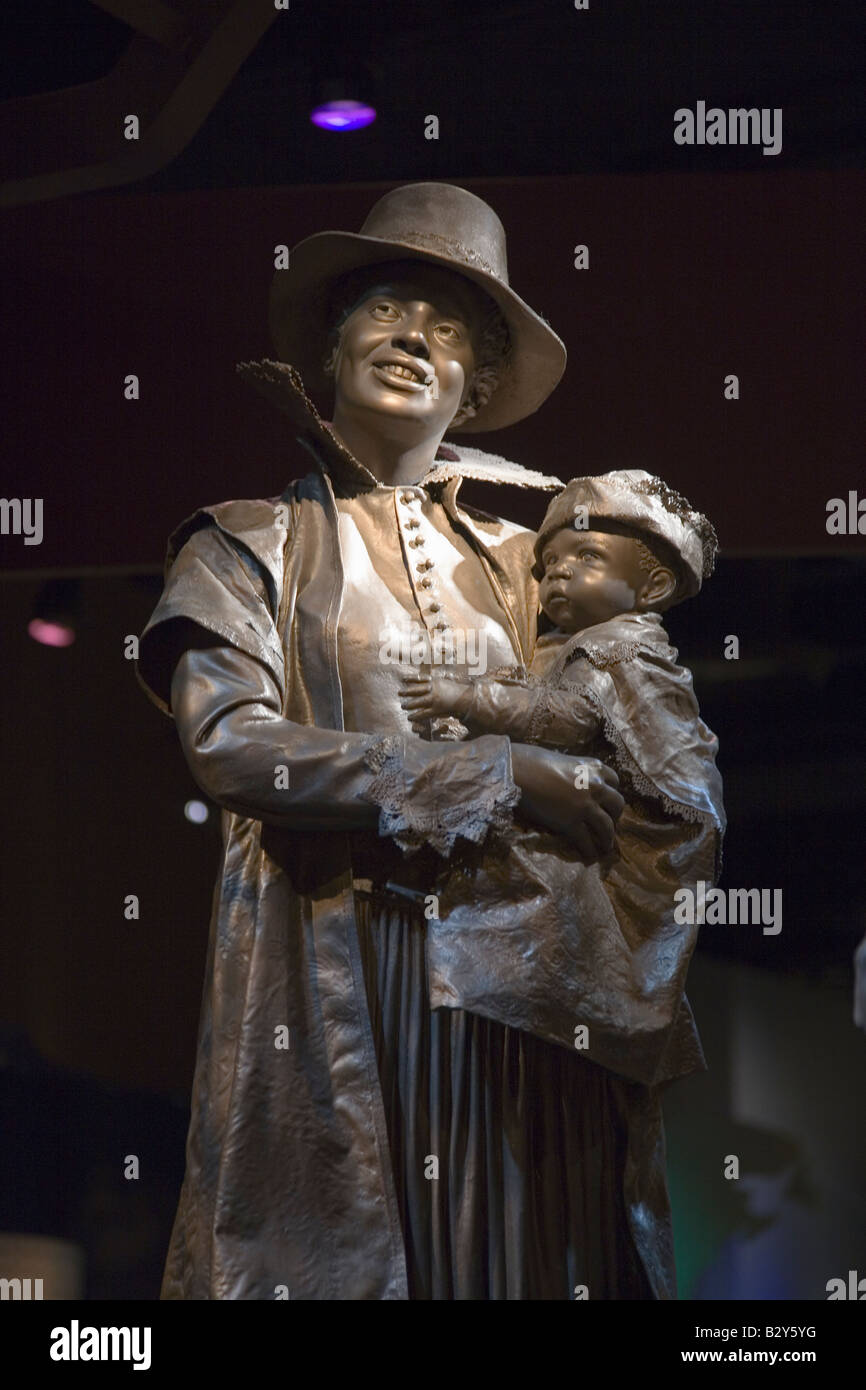 Statue of Pocahontas and Thomas Rolfe, displayed in Jamestown