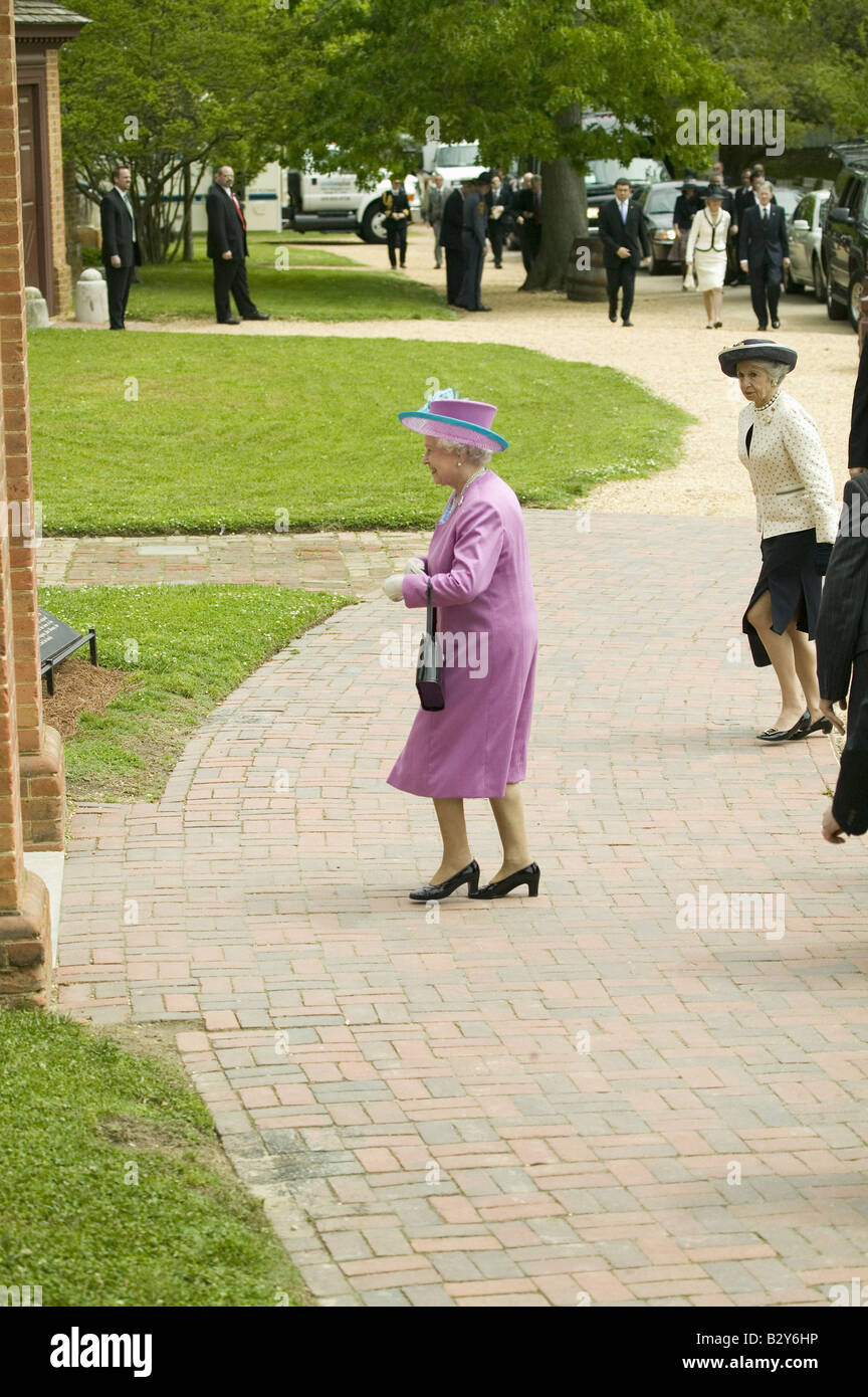 Queen Elizabeth II in bright purple outfit and black purse, walking from Governor's Palace in Williamsburg VA Stock Photo