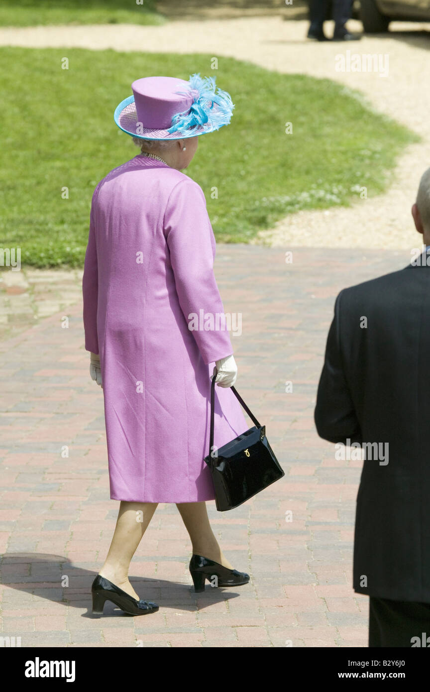 Queen Elizabeth II in bright purple outfit and black purse, walking from Governor's Palace in Williamsburg VA Stock Photo