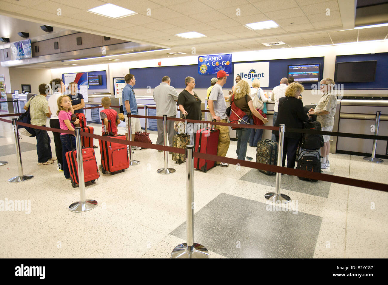 Passenger wait in line to check-in for their flight at the Springfield-Branson  National Airport Stock Photo - Alamy