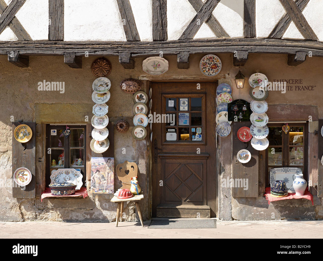 LOCAL CERAMIC CRAFTS AND SOUVENIR SHOP LA PETITE FRANCE DISTRICT
