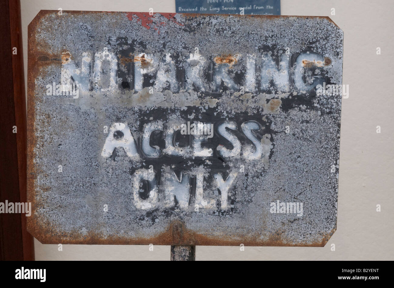 No parking warning sign hi-res stock photography and images - Alamy