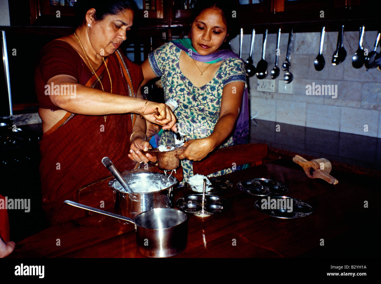Pallivathukal Kerala India Philipkutty’s Fram Professional Woman Teaching People To Cook Stock Photo