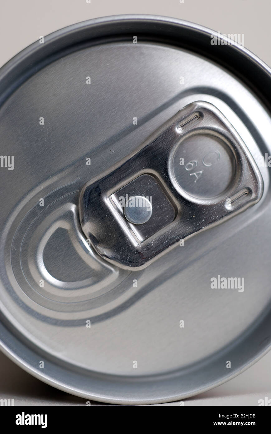 Ring pull on aluminium drink can Stock Photo Alamy