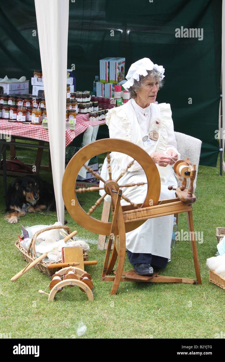 Spinning Wheel Making Wool Yarn High Resolution Stock Photography and Images Alamy