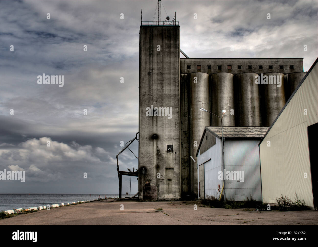 Sea Factory Factory building cloud hi-res stock photography and images - Alamy