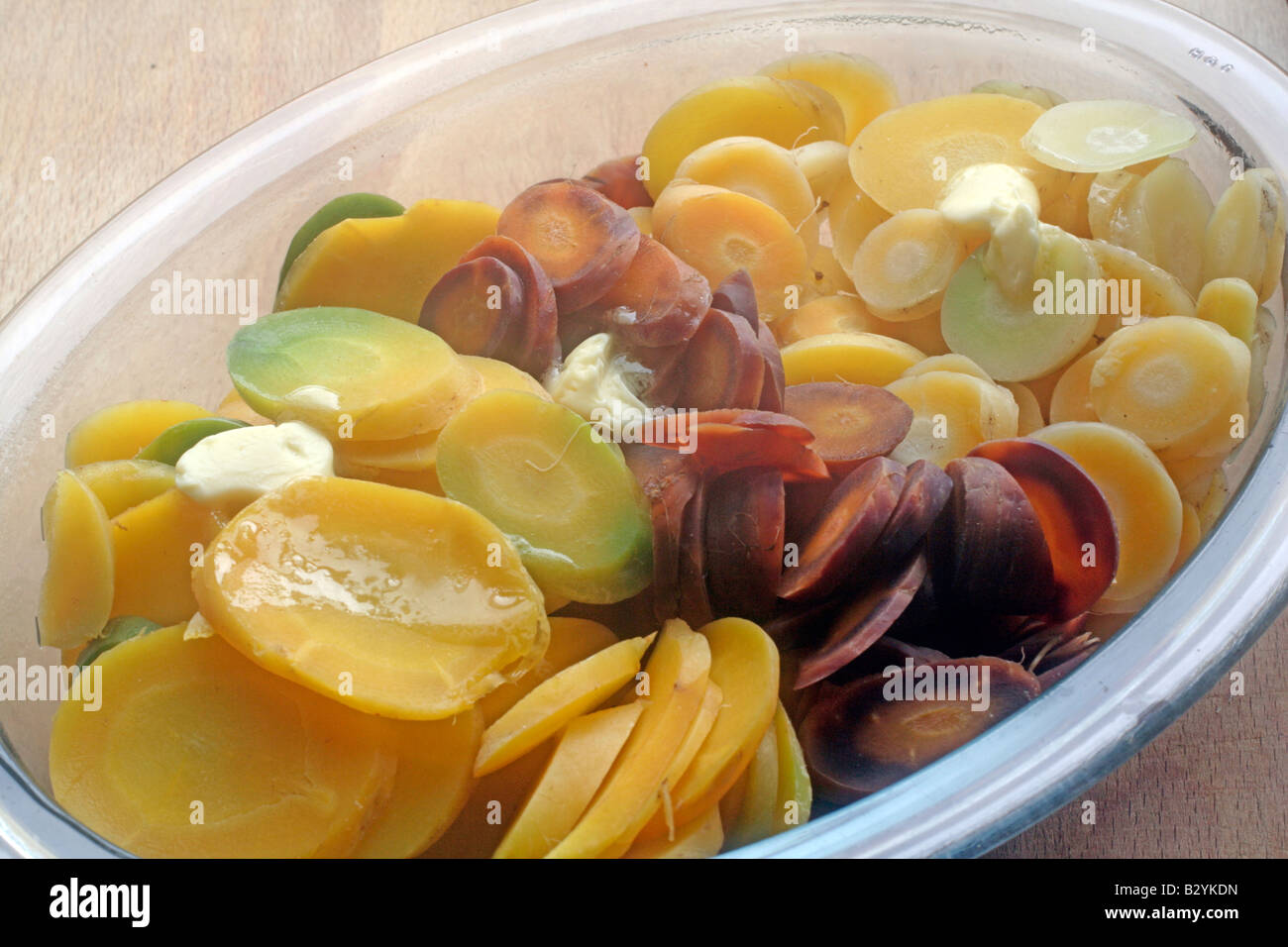 CARROTS FOR DINNER YELLOWSTONE PURPLE HAZE AND RAINBOW MIXED MOSTLY CREAM COLOURED Stock Photo