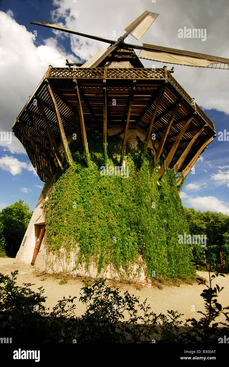 Moinho De Vento Antigo Em Portugal Imagem de Stock - Imagem de fazenda,  ambientalismo: 52319919