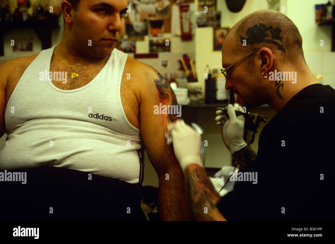 Tattoo artist england hi-res stock photography and images - Alamy