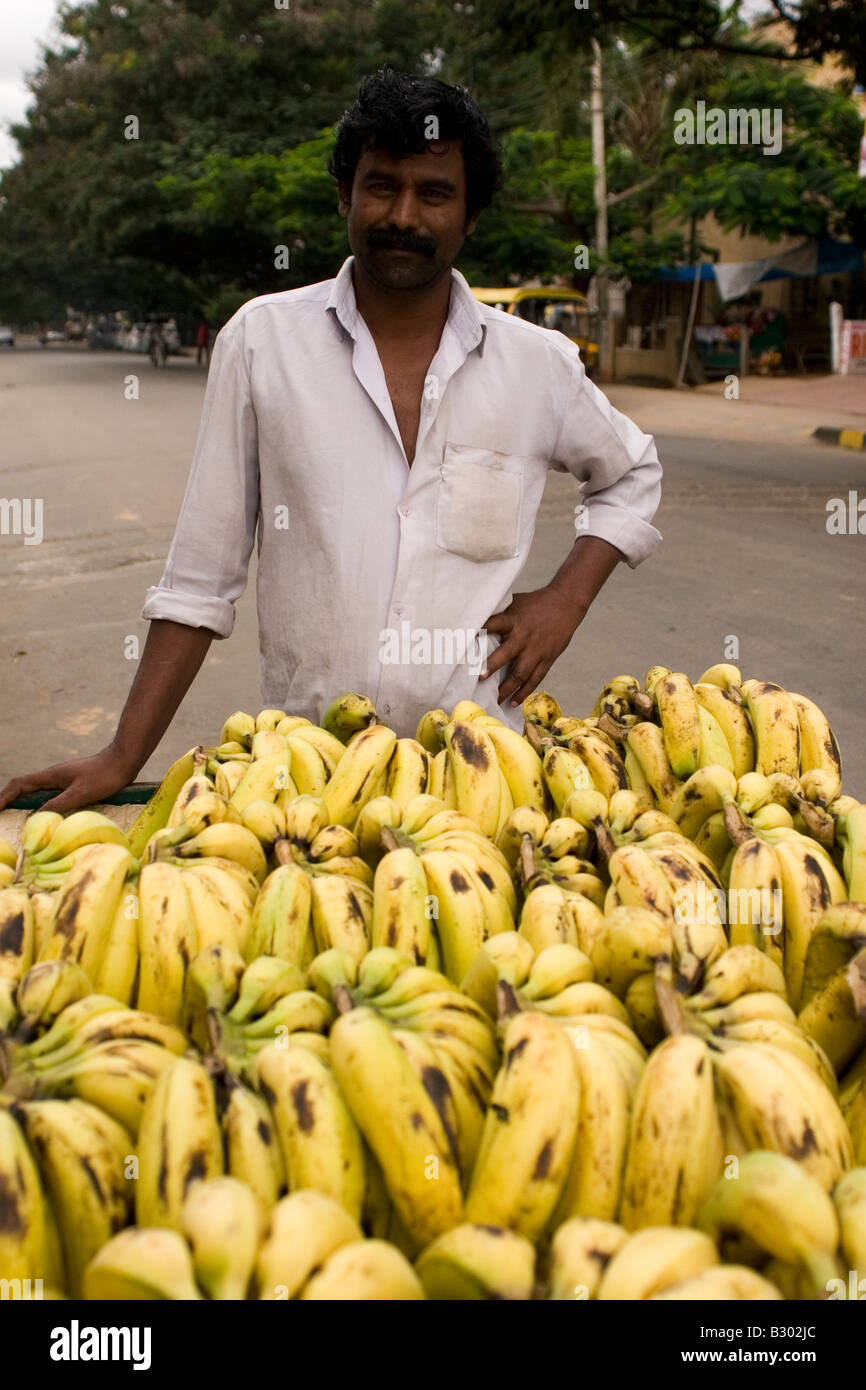 A man sells bananas on a handcart in Bangalore, South India. The bananas  are produced locally Stock Photo - Alamy