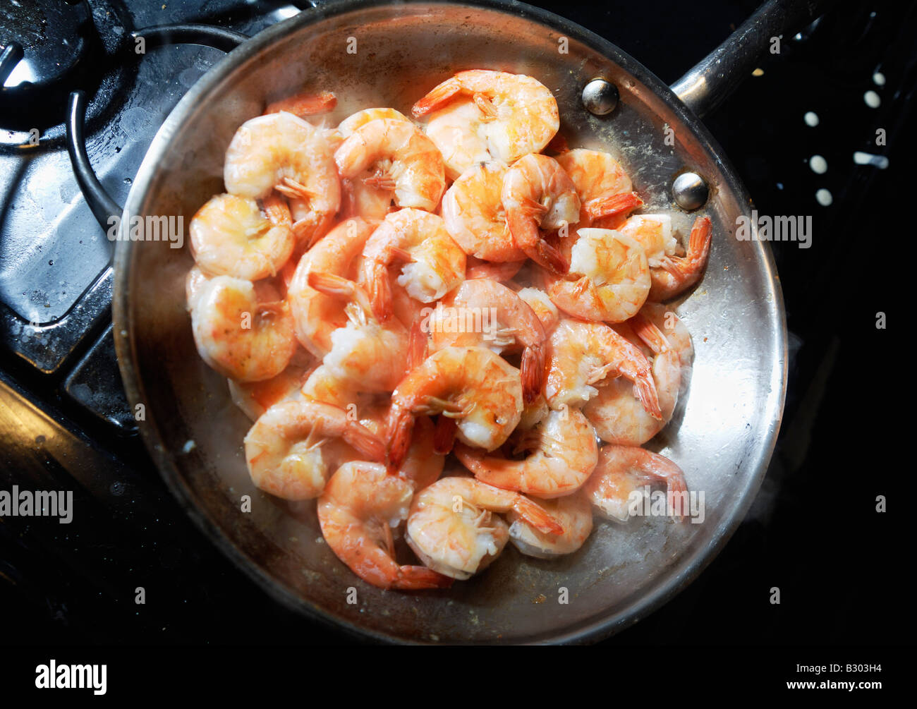 Shrimp in Frying Pan Stock Photo Alamy