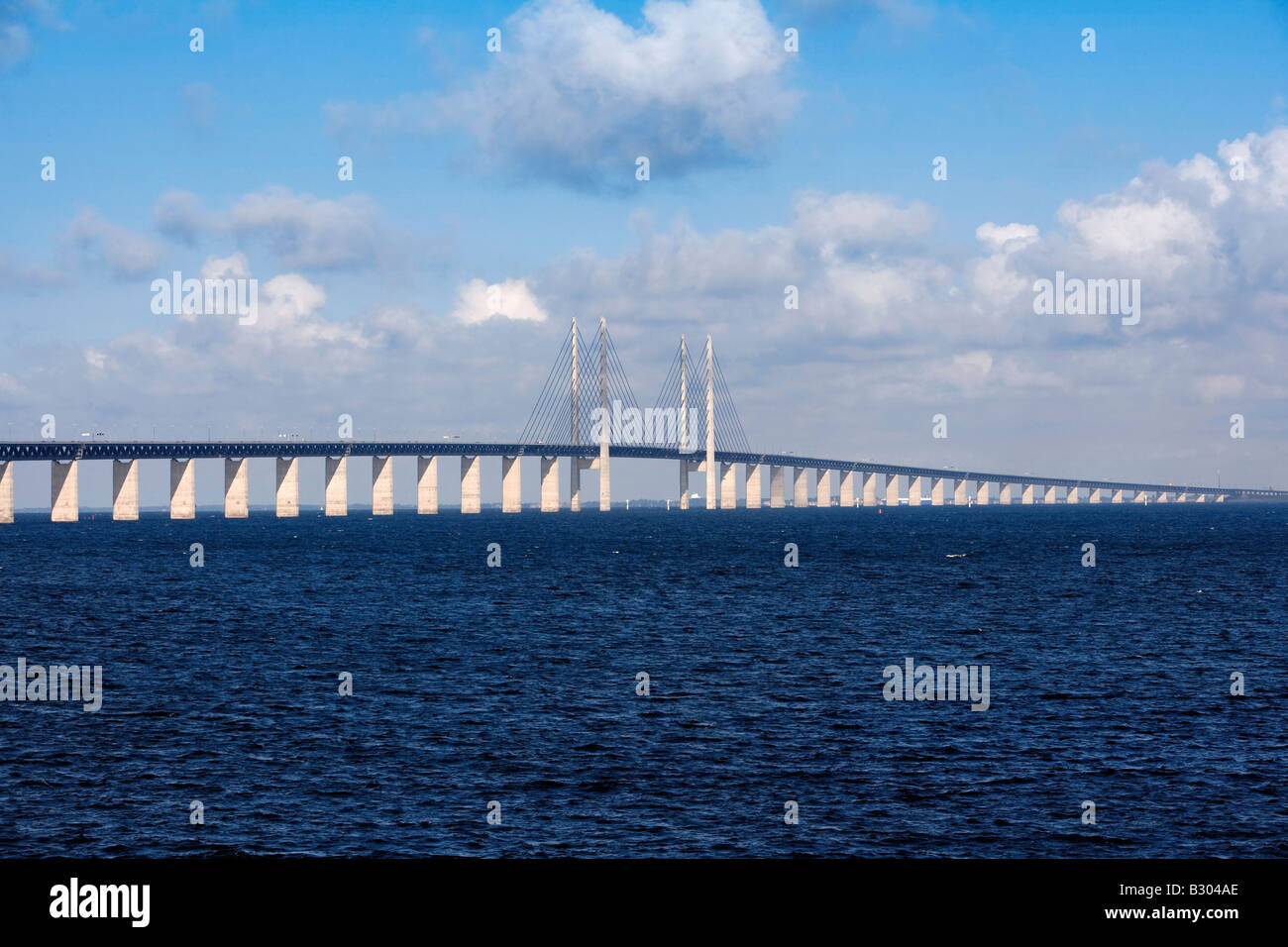 ÖRESUNDS BRIDGE CONNECTING DENMARK AND SWEDEN Stock Photo Alamy