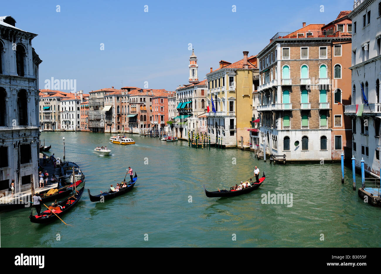 Venice canal gondola hi-res stock photography and images - Alamy
