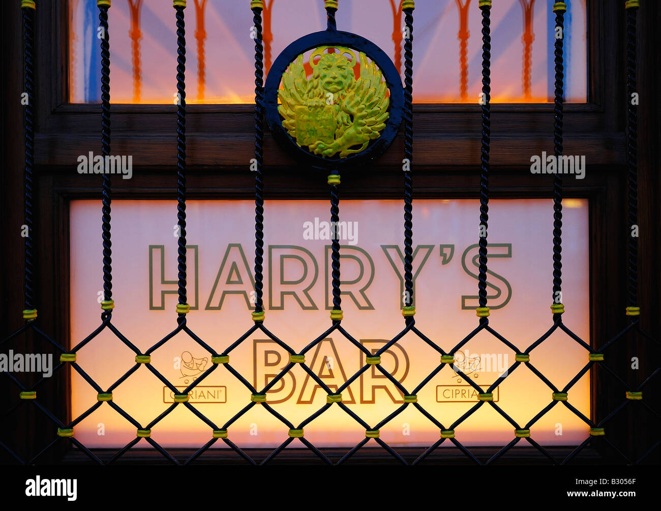 The window of Harry's Bar, Venice, Italy Stock Photo - Alamy