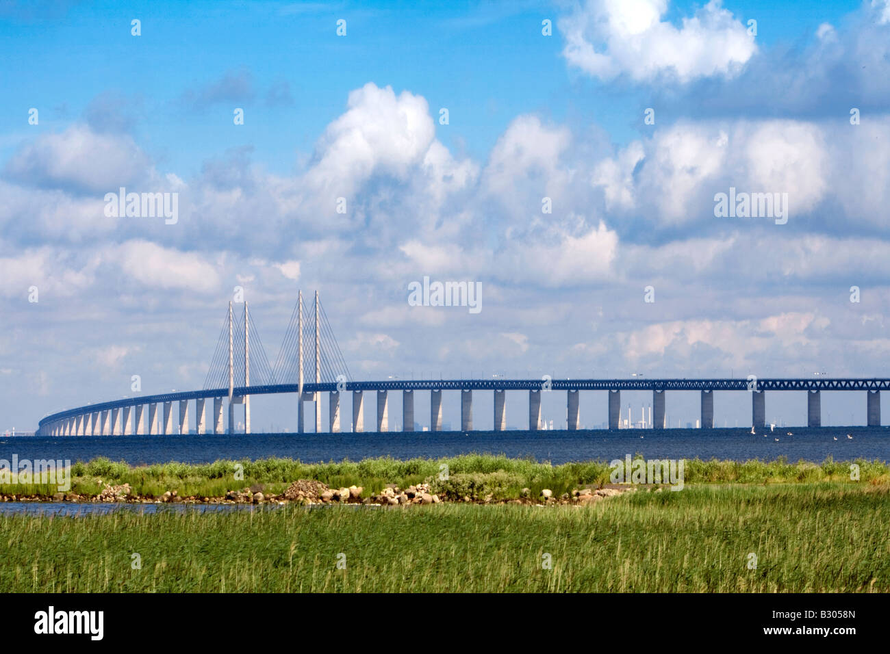 ÖRESUNDS BRIDGE CONNECTING DENMARK AND SWEDEN Stock Photo Alamy