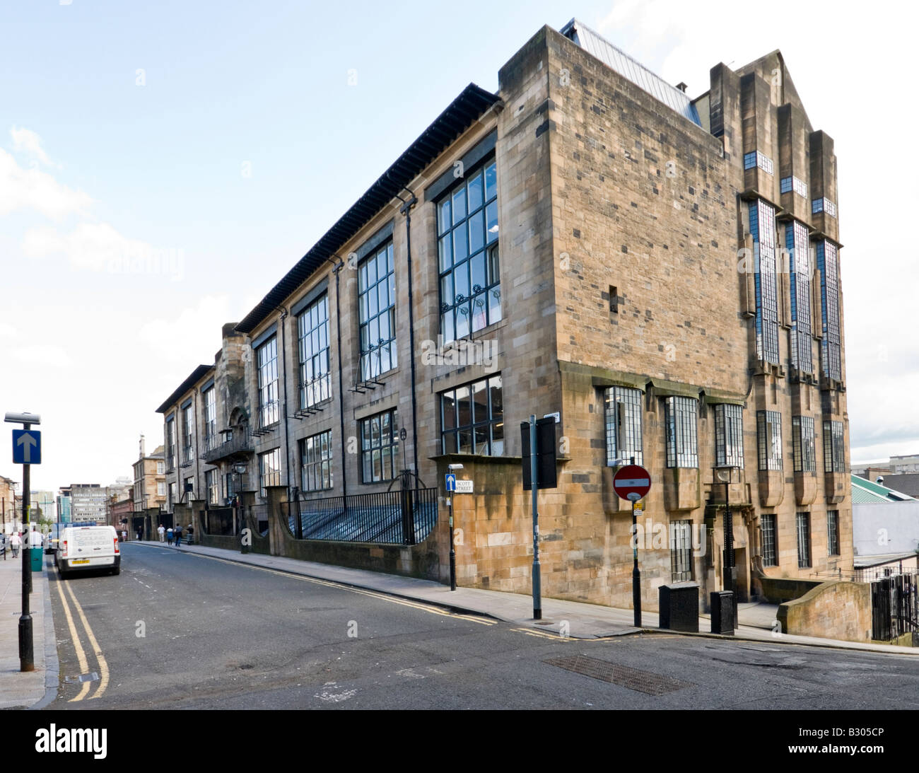 Charles Rennie Mackintosh designed Glasgow School of Art in Renfrew Street Glasgow seen from west end Stock Photo