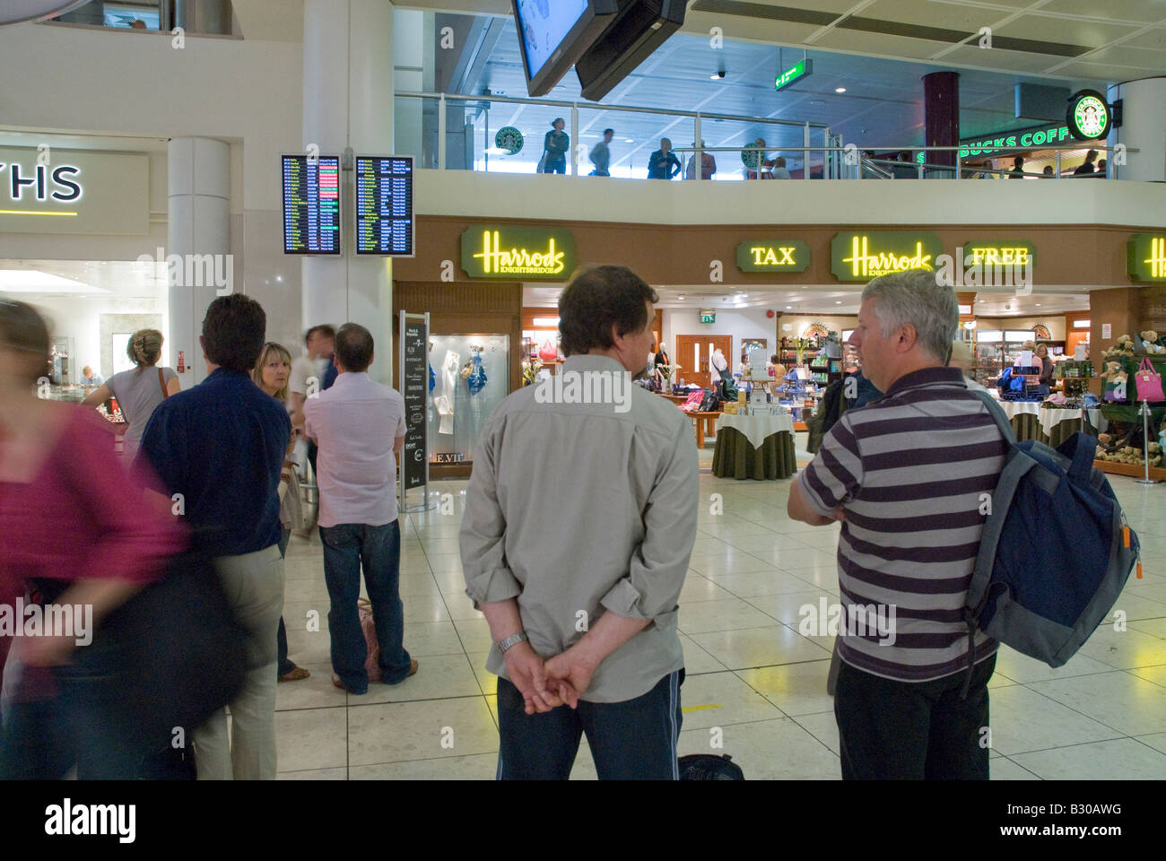 Departure hall at Gatwick north terminal Stock Photo Alamy