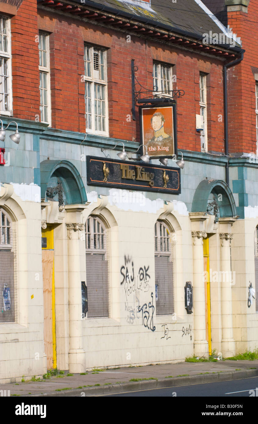 urban decay THE KING derelict COURAGE brewery pub Newport South Wales UK EU Stock Photo