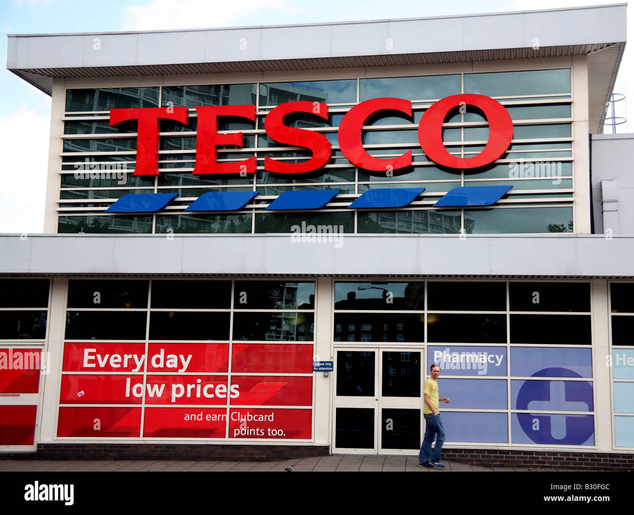Entrance tesco store london hires stock photography and images Alamy