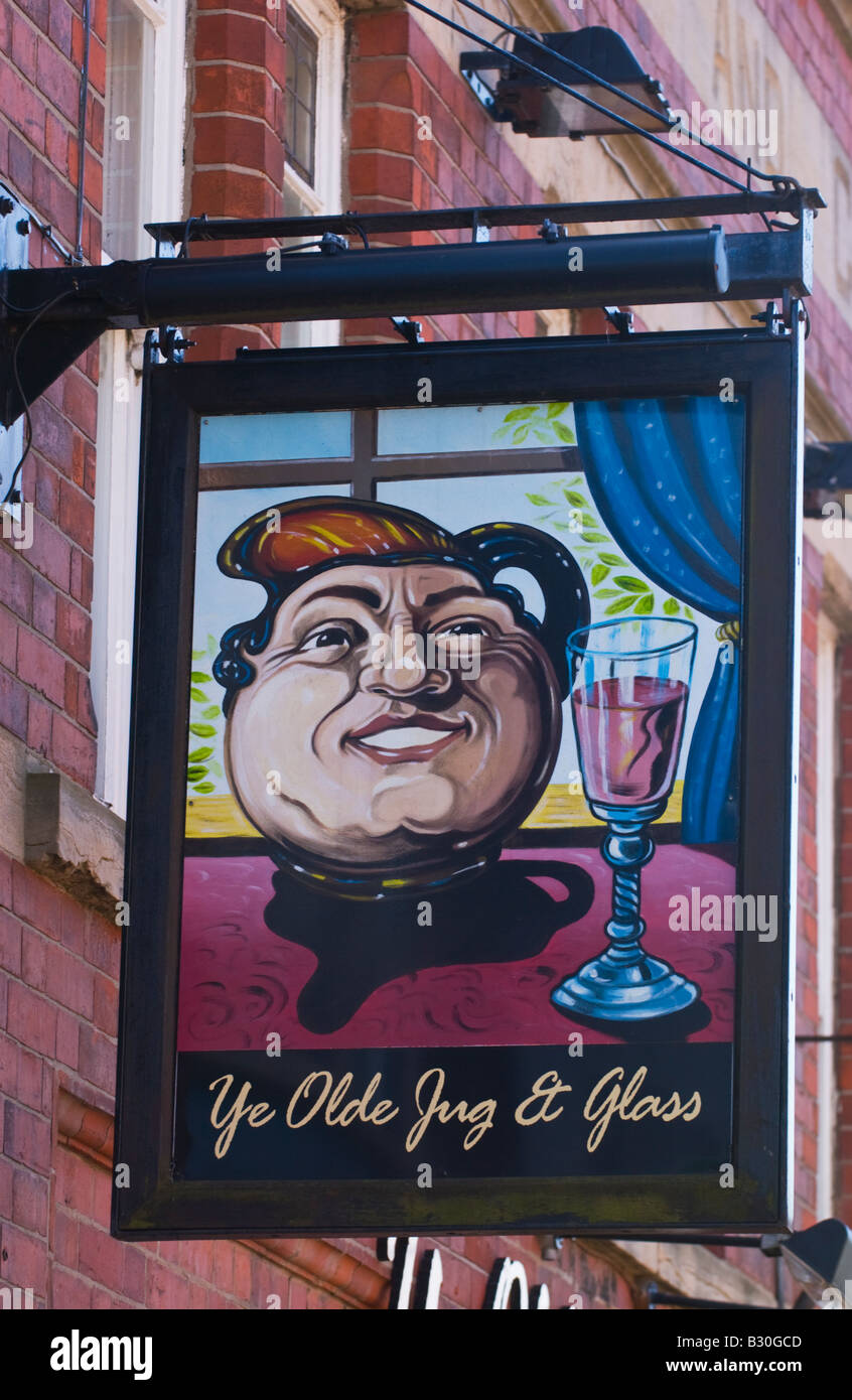 YE OLDE JUG AND GLASS pub in village of Edwinstowe Nottinghamshire England UK EU Stock Photo