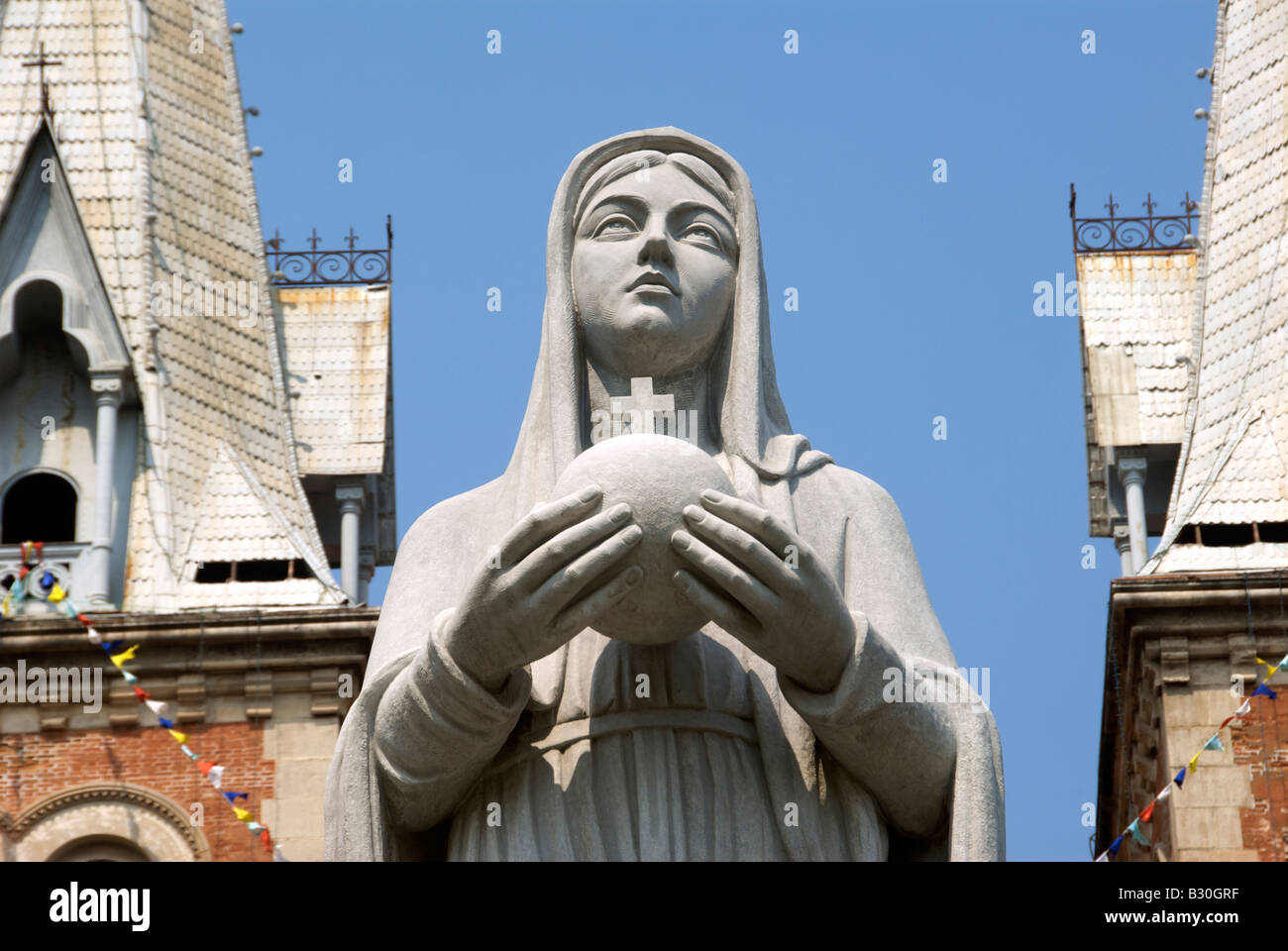 Statue virgin mary notre dame cathedral hires stock photography and