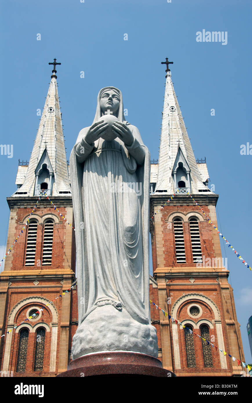 Statue virgin mary notre dame cathedral hires stock photography and
