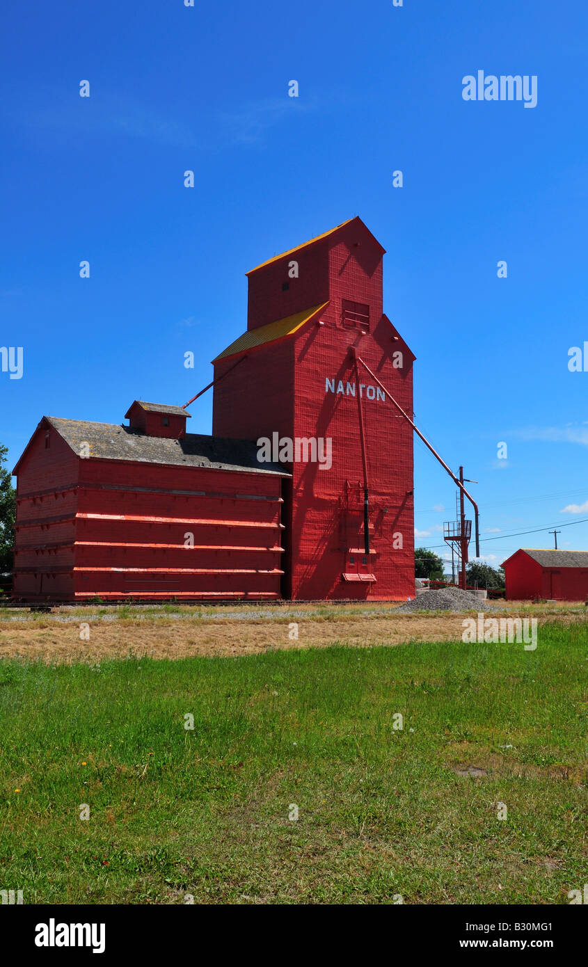 A red wooden grain elevator Stock Photo Alamy