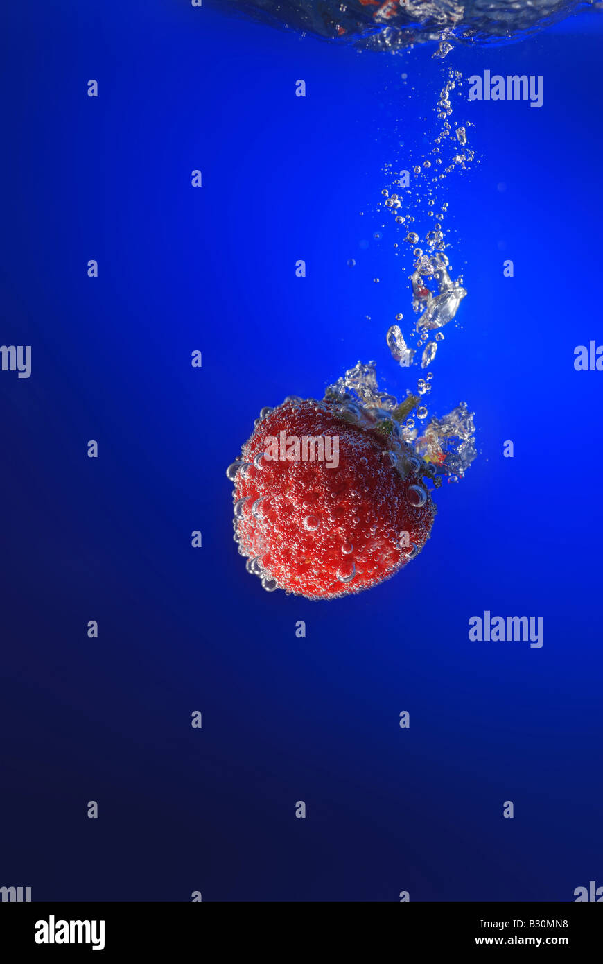 Strawberry In Water A Falling Berry In Cold Water Stock Photo Alamy