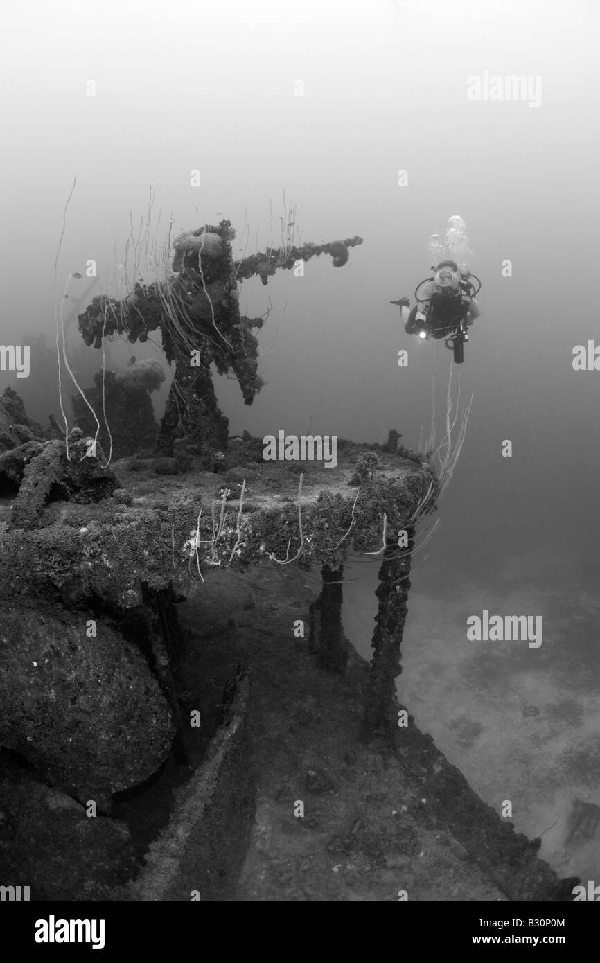 Diver and Anti Aircraft Machine Gun at Destroyer USS Lamson Marshall Islands Bikini Atoll Micronesia Pacific Ocean Stock Photo