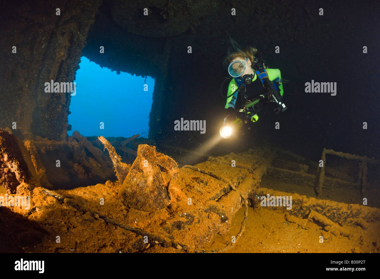 Diver discover Teapot inside of HIJMS Nagato Battleship Marshall ...
