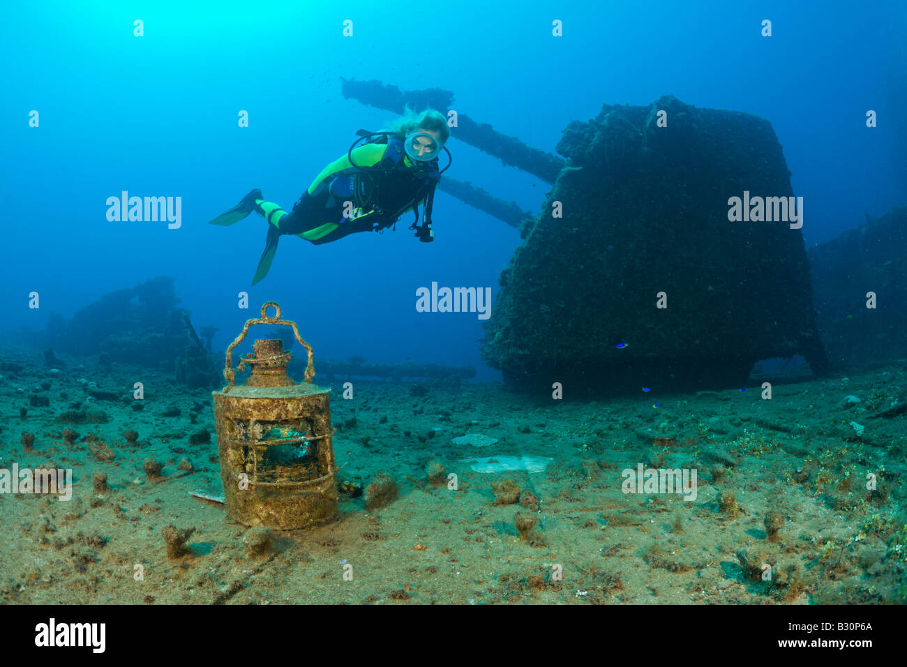 Diver finds Lamp in Front of Twin 8 inch 55 caliber Gun on USS Saratoga ...
