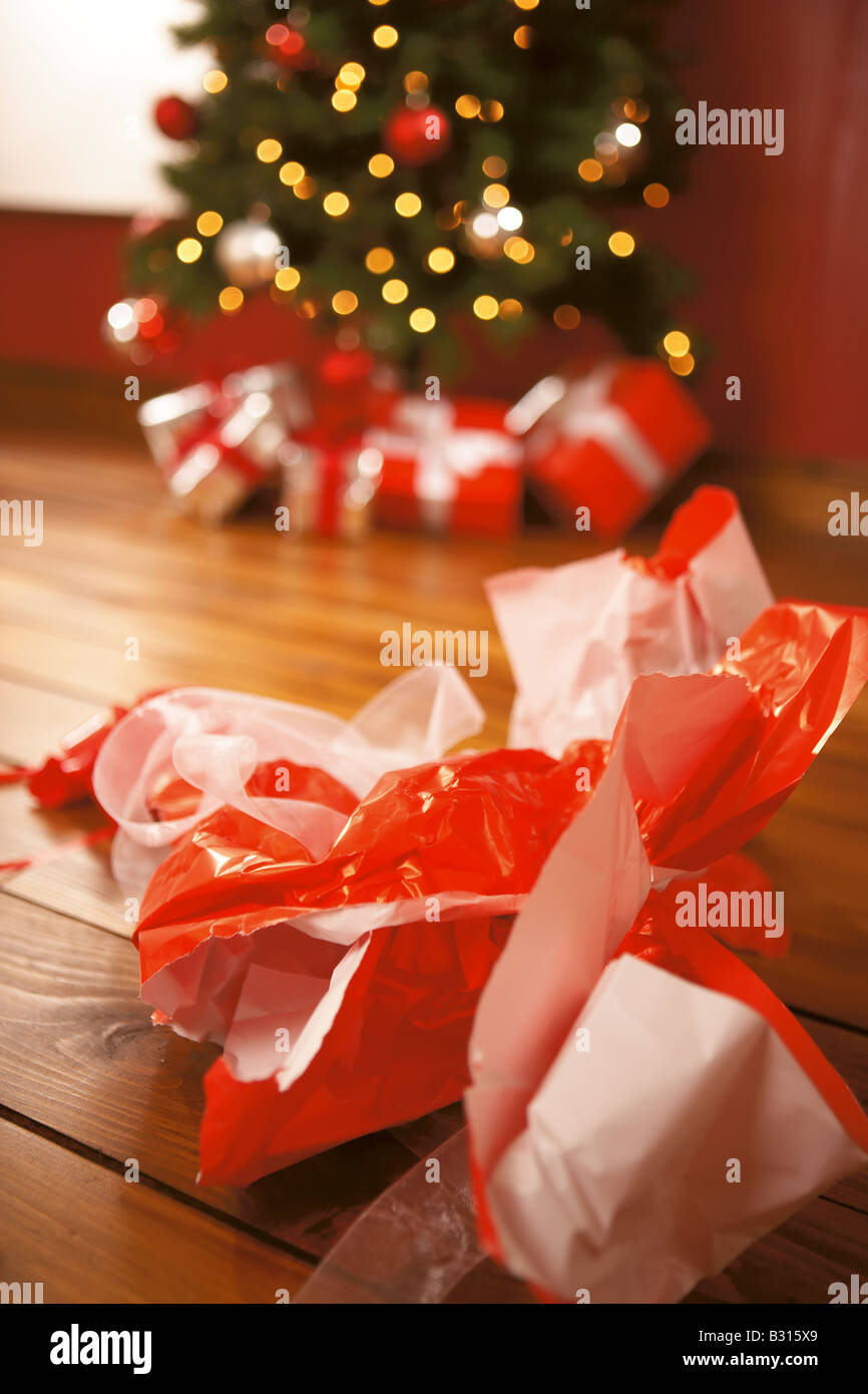 https://c8.alamy.com/comp/B315X9/used-christmas-wrapping-paper-arranged-on-a-wooden-floor-in-front-B315X9.jpg