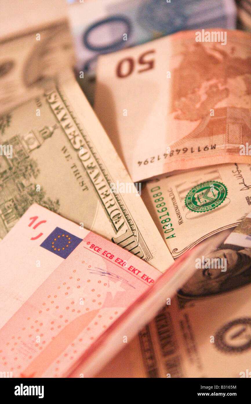 De l'argent euro banknotes diverses dénominations close up Photo Stock -  Alamy