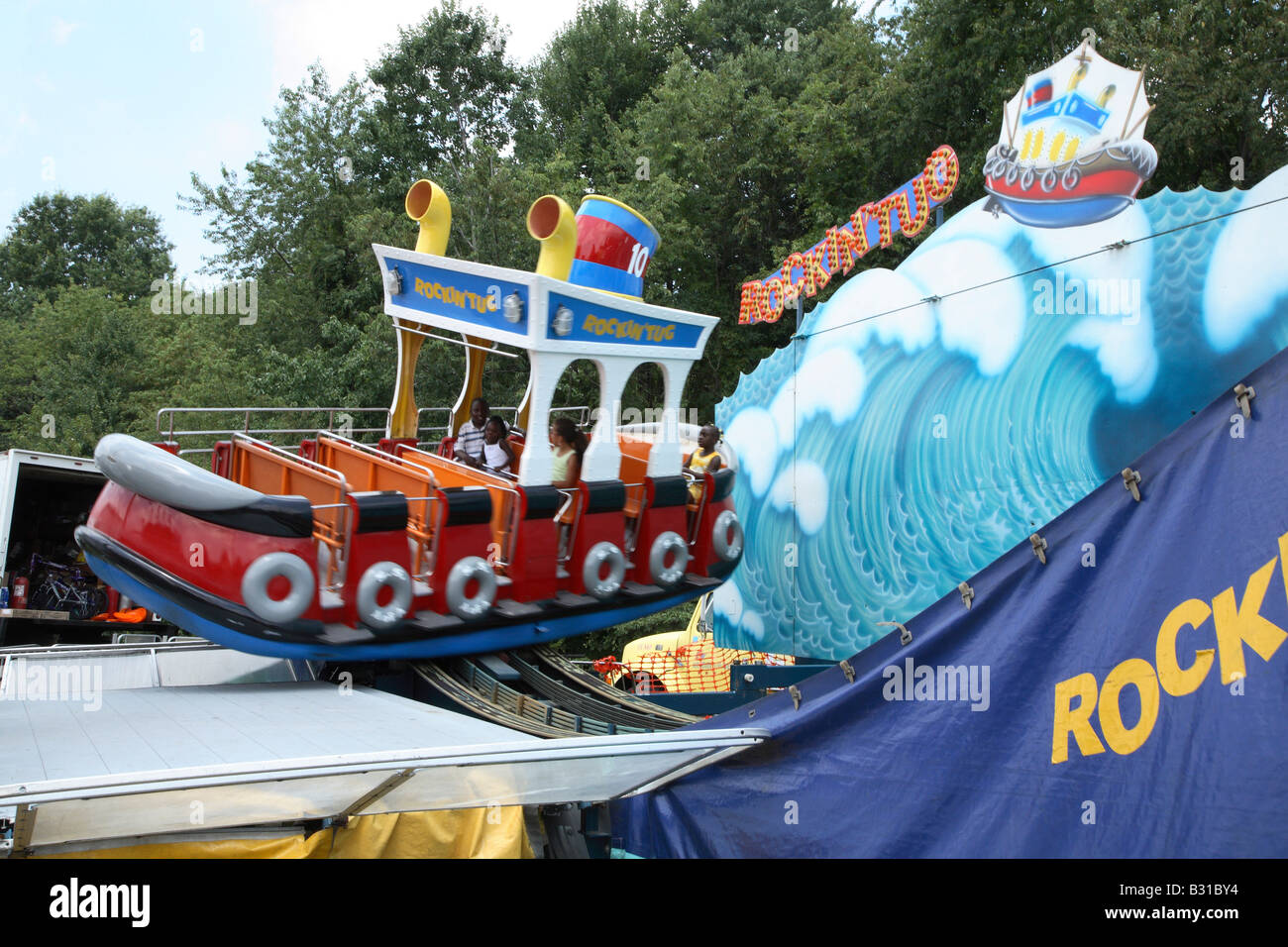 Swinging Boat Ride Stock Photos &amp; Swinging Boat Ride Stock ...
