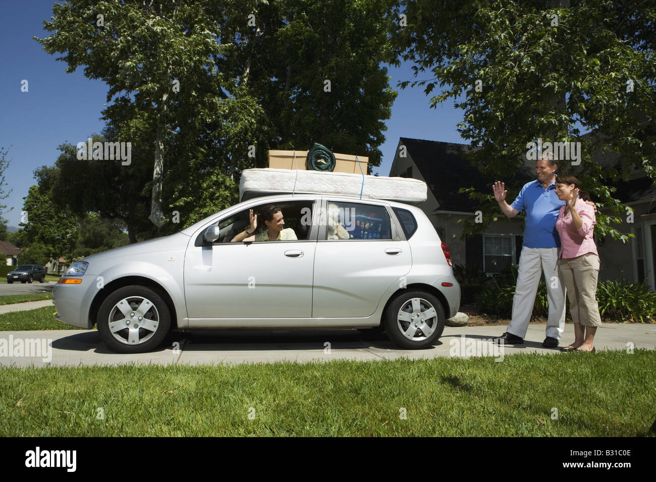 Moving to college and parents hi-res stock photography and images - Alamy