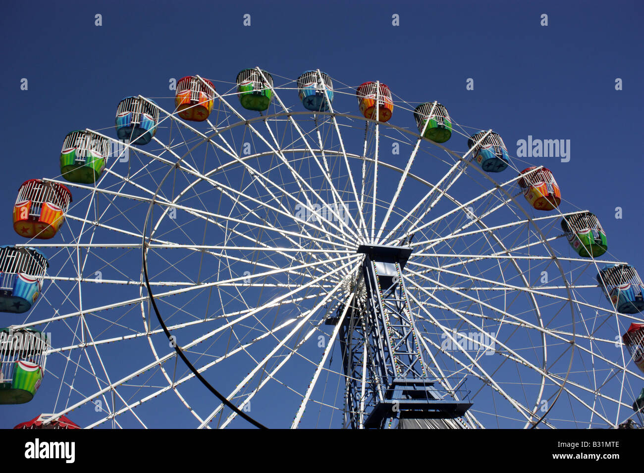FERRIS WHEEL AT FAIRGROUND AGAINST BRIGHT BLUE SKY HORIZONTAL BDA11262
