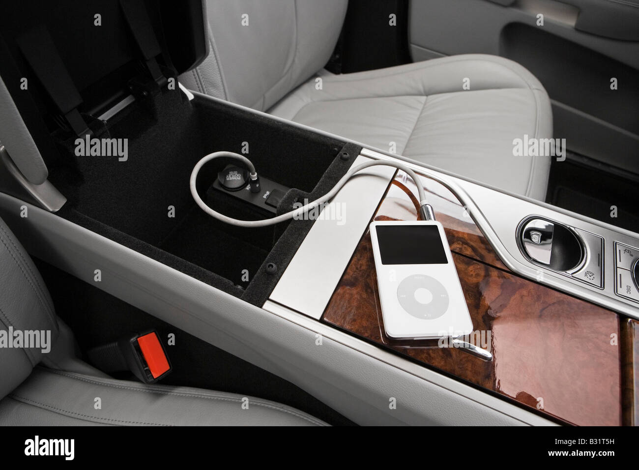 2009 Jaguar XF Luxury in Blue - Auxilliary Jack Props Stock Photo - Alamy