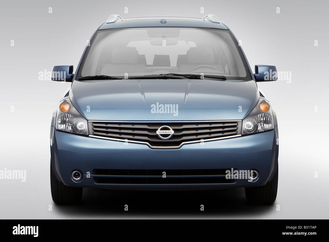 2008 Nissan Quest 3.5 SE in Blue - Engine Stock Photo - Alamy