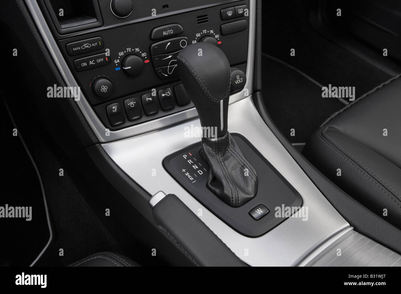 2008 Volvo S60 T5 A SR in Black Gear shifter/center console Stock