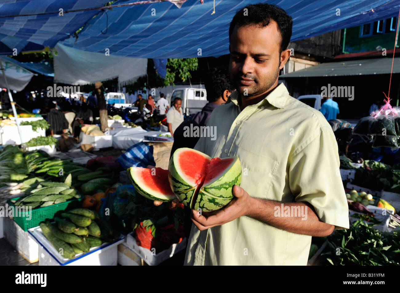Man fruit market male maldives hires stock photography and images Alamy