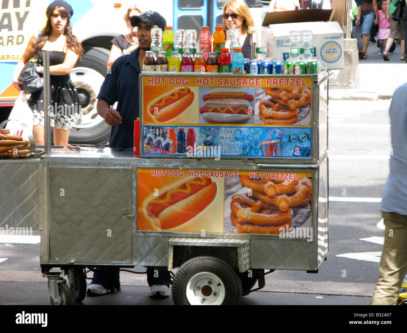 https://c8.alamy.com/comp/B32467/hot-dog-stand-B32467.jpg