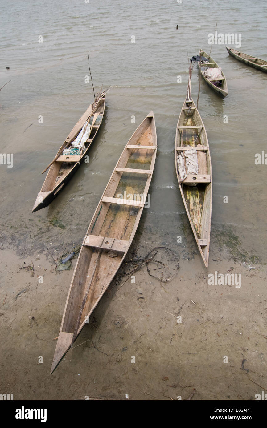 Wooden canoes hires stock photography and images Alamy