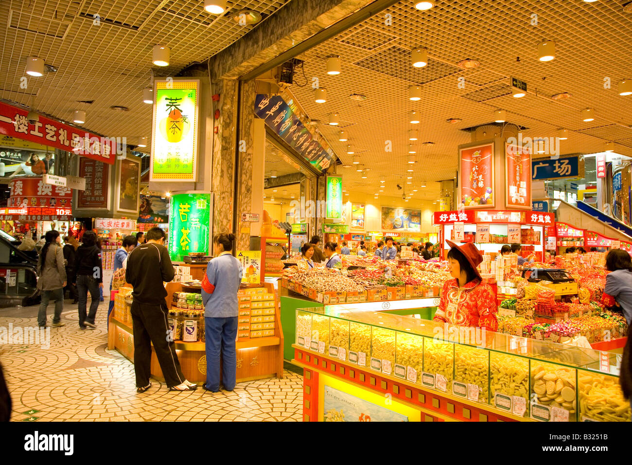 Chinese department store hires stock photography and images Alamy