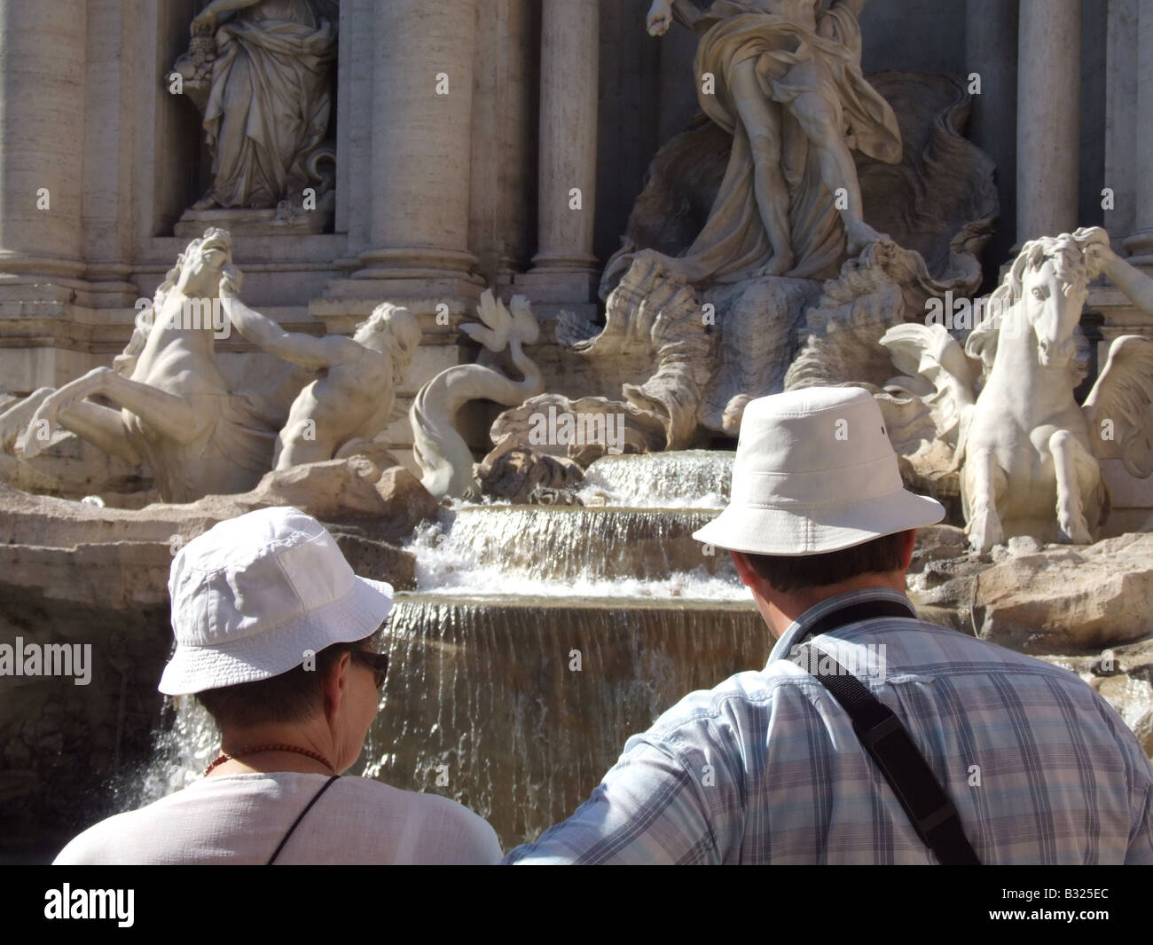 tourist by the trevi fountain in rome, italy Stock Photo - Alamy